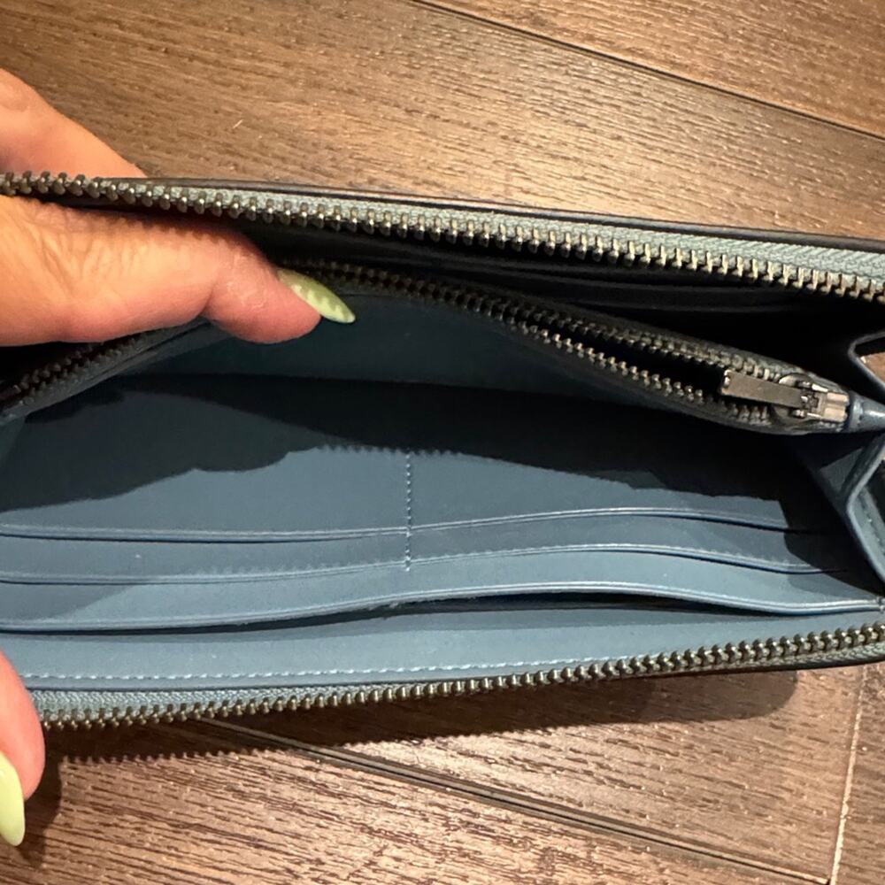 Coach Pre Owned Blue Leather Zip Wallet with Silver Logo few hairline marks. - Picture 8 of 12